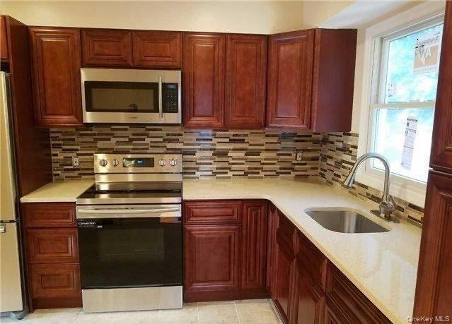 Photo - 17 Hallock St