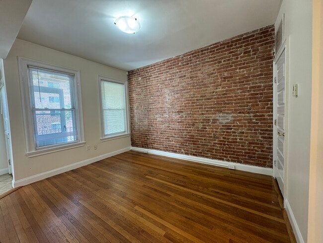 Building Photo - 52 Ashford St Unit 2