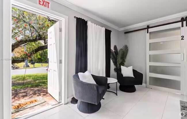 Building Photo - 708 SW 12th Ave Rental