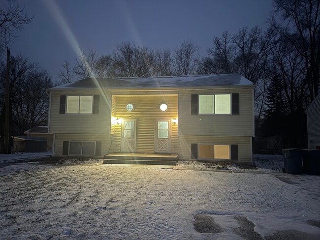 Building Photo - 122 Jeffrey St Unit 122JeffreySt