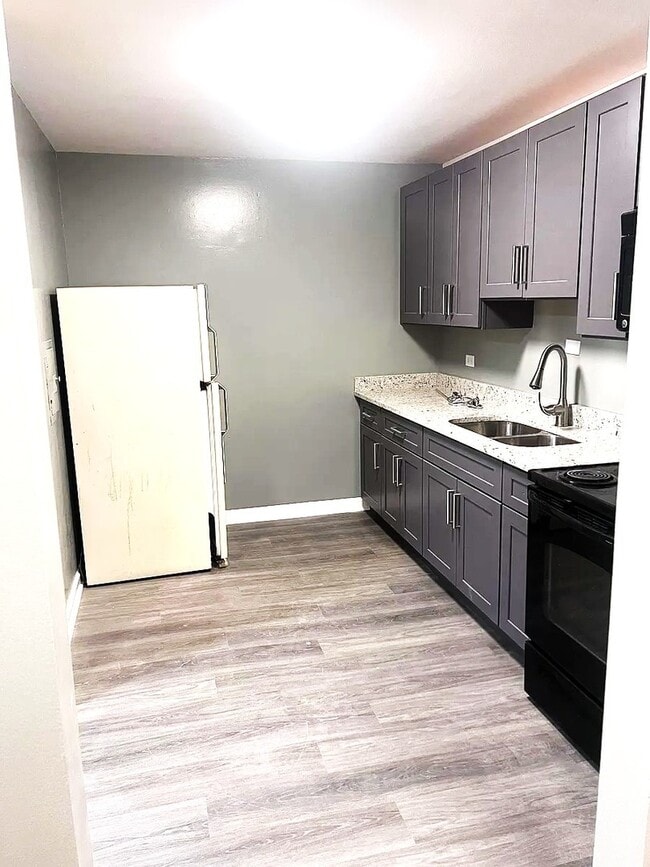 Photo - 6619 N Sheridan Rd