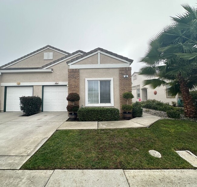 Building Photo - Gorgeous 2 Bed, 2 Bath Duet in Summerset II 55+ Community