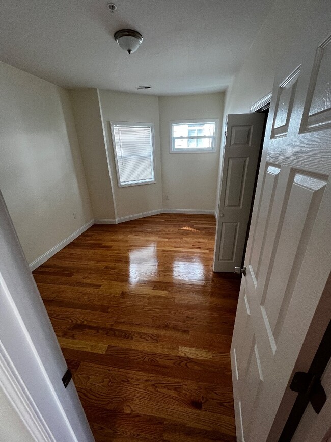 Photo - 57 Woodford St