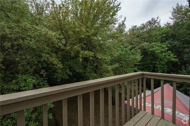 Building Photo - 1930 Holly Hill Dr Rental