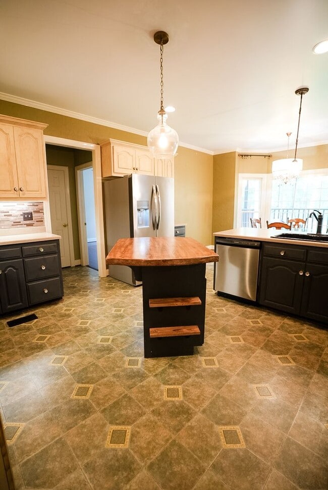 Photo - 415 Emilys Cir