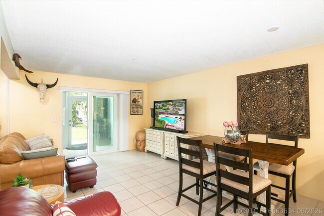 Building Photo - 2812 Garden Dr S Unit 101