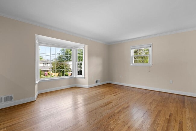 Photo - 3 Bed 2.5 Bath - Bethesda Split Level Single Family - Move In Ready