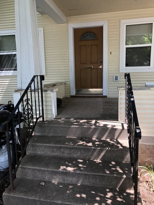 Photo - 3 Bed 1 Bath near UWEC! Available June 1st!