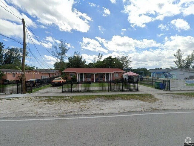 Building Photo - 1520 NW 111th St Unit 1 Rental