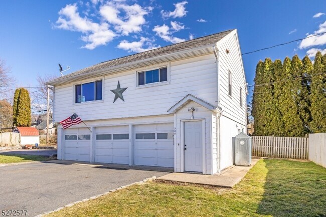 Photo - 529 Grand Ave