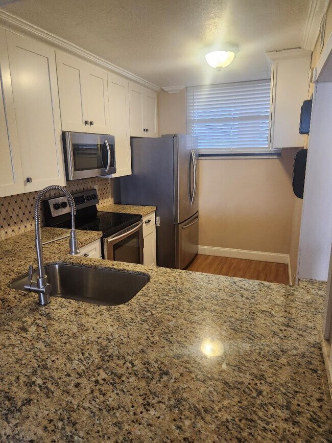 Photo - 114 Lake Emerald Dr Unit 305