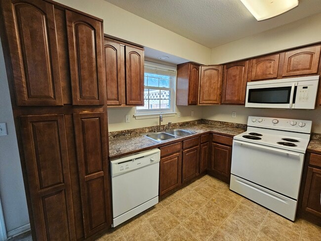 Photo - 1821 NE Knollbrook St