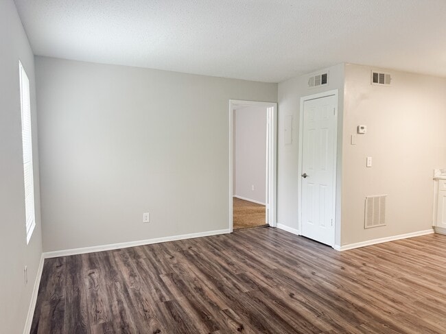 Photo - Springwood Apartments