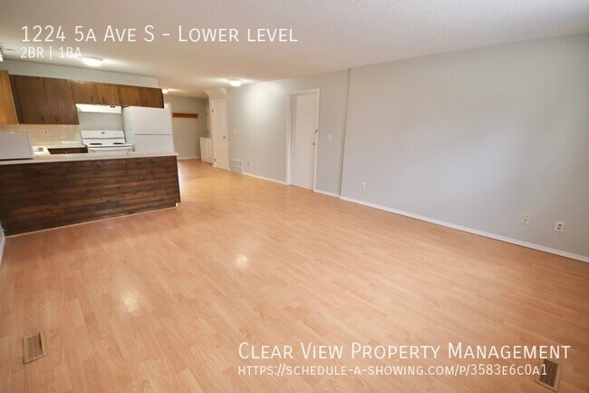 Photo - Lower level suite in the heart of Lethbridge with garage! Unit Lower level