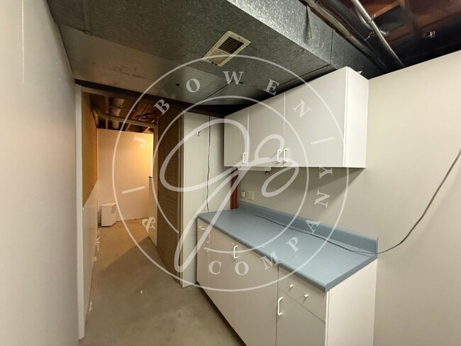 Photo - "Charming 3-Bedroom Perrysburg Home with 3 Baths and a Finished Basement!"