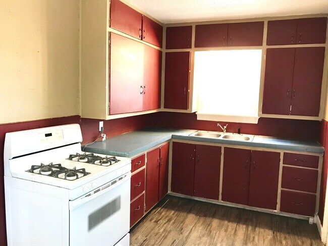 Photo - Pre-Leasing - 2 bed 1 bath