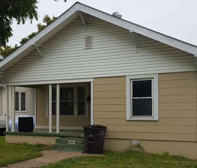 Building Photo - 1420 SW Keeler Ave