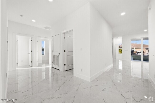 Building Photo - 2037 NW 3rd St Rental