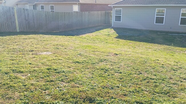 Photo - 905 SW Loudon Dr