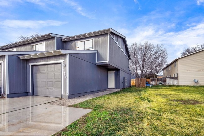 Photo - 2bed, 1.5 bath Duplex with Garage & Fenced Yard!