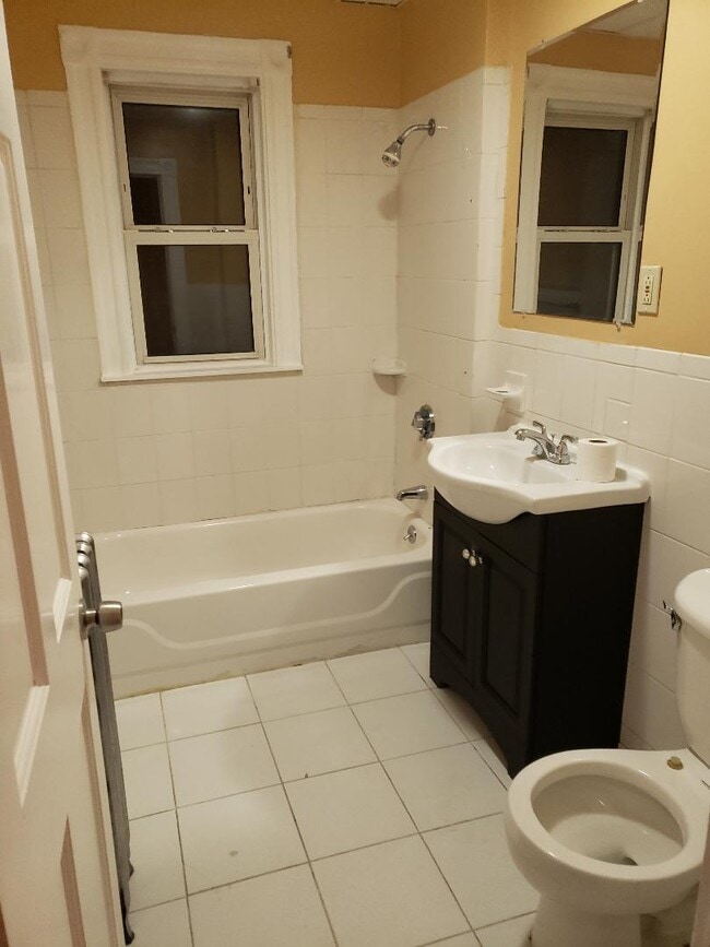 Building Photo - 105 Draper St Unit #1