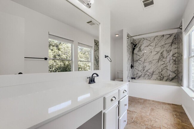 Photo - 512 Woodford Dr