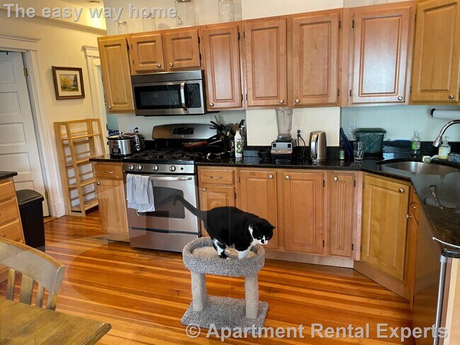 Photo - 183 Rindge Ave Unidad #2