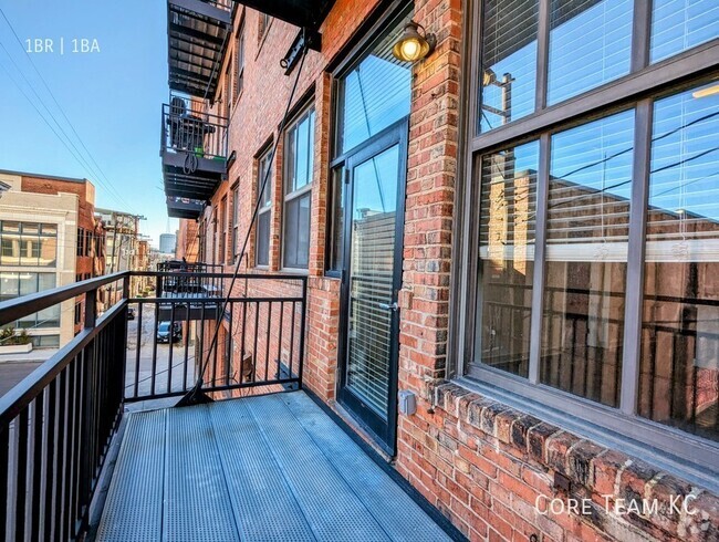 Building Photo - Loft with balcony in Crossroads Unit 302