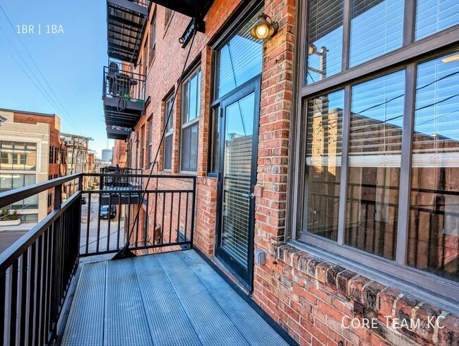 Loft with balcony in Crossroads - Loft with balcony in Crossroads Unit 302