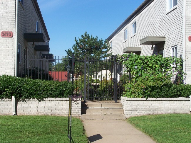 Photo - Harvard Gardens Condominiums