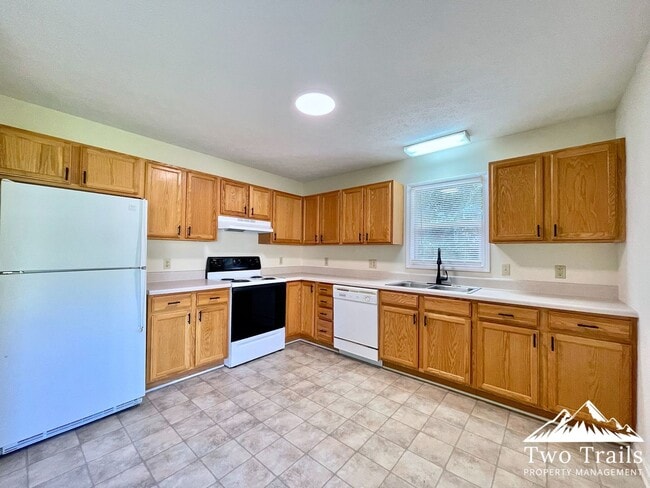 Photo - 707 Farmington Cir