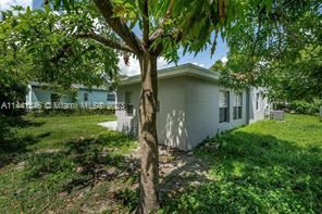 Photo - 3 br, 2 bath House - 326 N 24th Ave