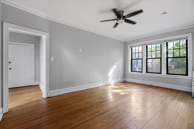 Photo - 3610 N Claremont Ave Apartment