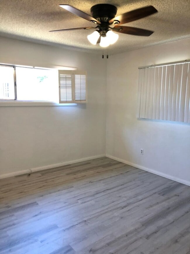 Photo - 5 bed 3 bath w/ POOL and Large rooms