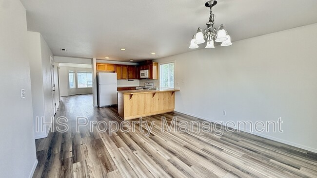4010 Dartmoor Ln