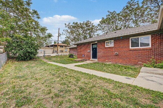 Photo - "Charming 3-Bedroom Duplex Retreat on Chester Street, Aurora – Cozy 1206 Sq Ft Home Awaiting Your...