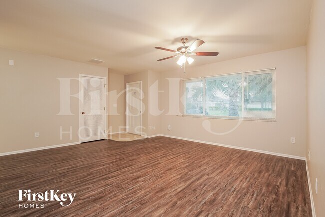 Photo - 1931 SE 10th Pl