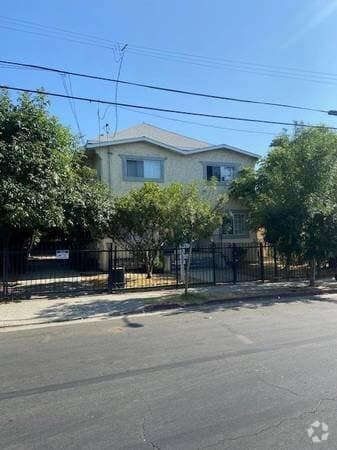 Building Photo - 1492 W 27th St Rental