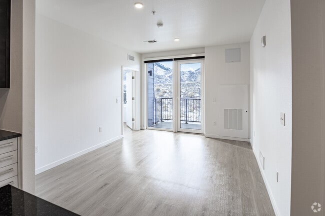 1 BR, 1BA - 763SF - Living Room