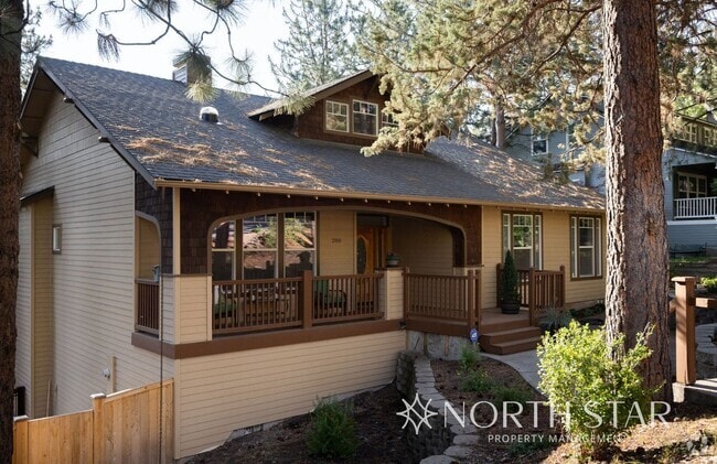 Building Photo - Spacious Bend 3 bed/2 bath Residence w/ Of... Rental