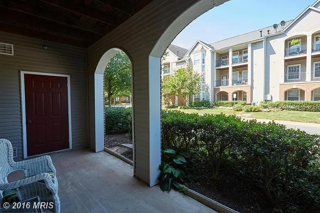 Photo - 20417 Riverbend Square Unidad 100