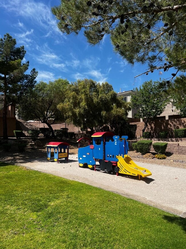 Photo - Beautiful Townhome in Gated Black Mountain Vistas (Henderson)