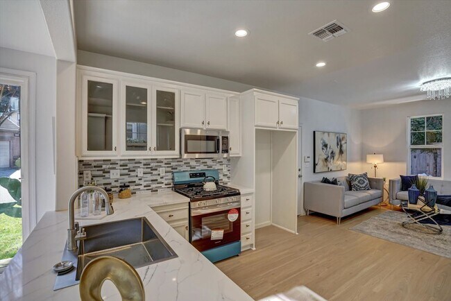 Photo - 530 Cottage Park Dr