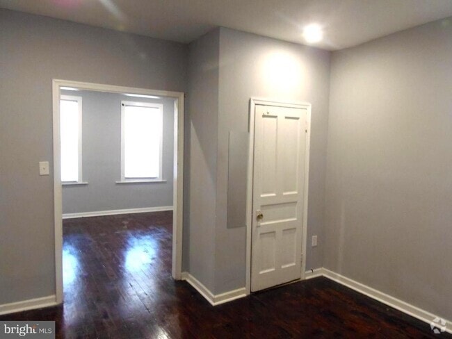 Building Photo - 123 S Salford St Rental