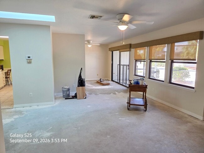 691 Centre Ct SW