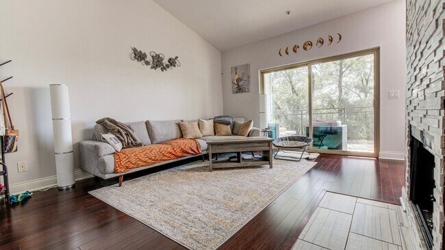 Building Photo - $1,750/mo – 2BR/1BA Condo in Northwest Aus... Unit 411