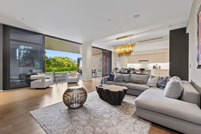 Building Photo - Park Lane 5305 - 3BR w/Swimming Pool and Yard! Unit 5305