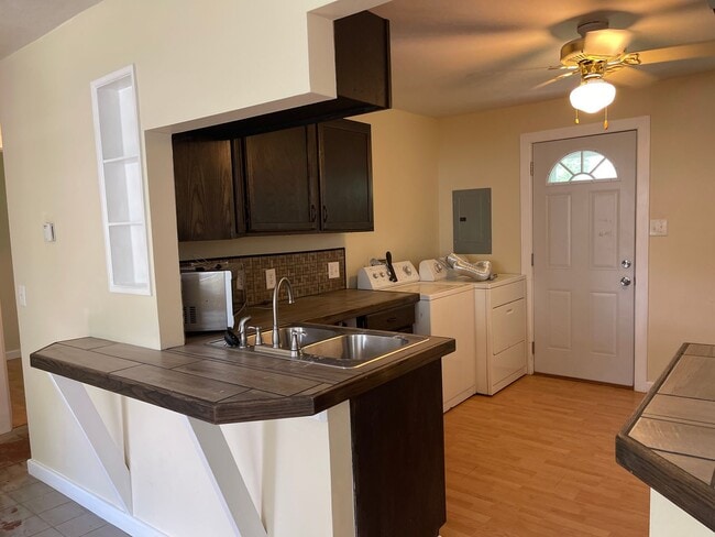 Building Photo - Cozy 2 bedroom remodeled home