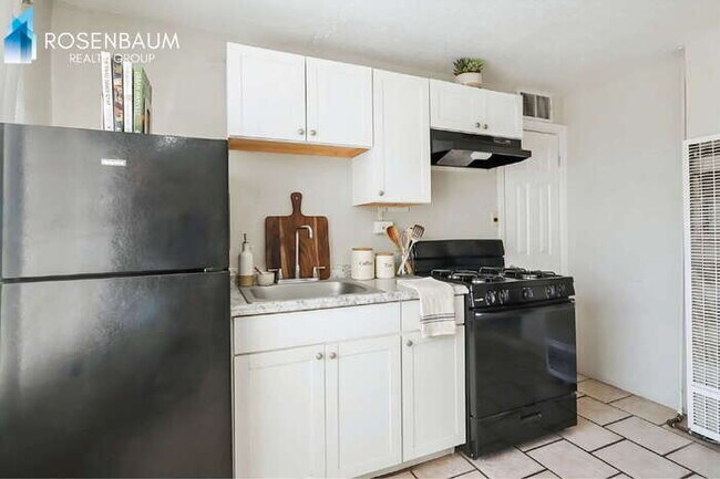 Photo - 302 W Flores St Unidad 3