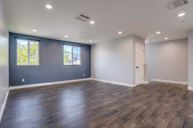 Photo - 5258 Oakland St